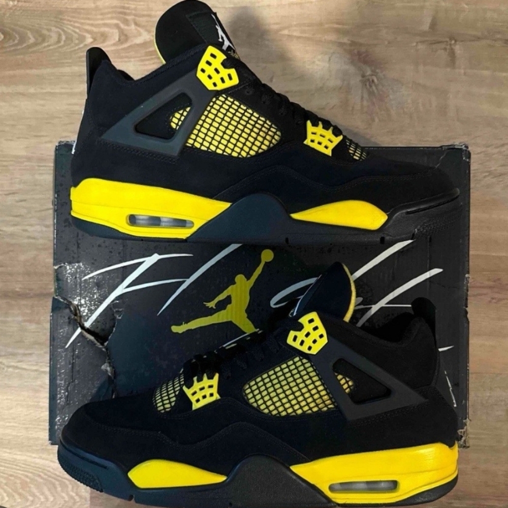 Jordan Black and Yellow Men's Shoes